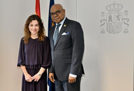 Minister of Tourism, Hon Edmund Bartlett (R)with Secretary of State for Tourism, Spain, Mrs. Rosario Sánchez Grau ahead of the high-level discussion on a Memorandum of Understanding between Jamaica and Spain at the Ministry of Industry and Tourism in Madrid yesterday (January 21, 2025).