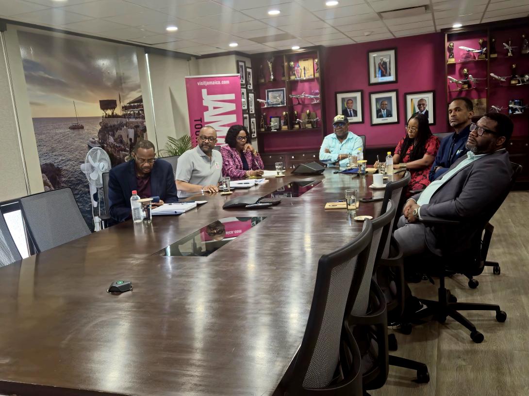Minister of Tourism, Hon Edmund Bartlett (C) in discussion on the preparation of the sector for the passage of Hurricane Melissa with Senior Tourism Executives (L-R) David Dobson, Chief Technical Director, Ministry of Tourism, Donovan White, Director of Tourism, Jennifer Griffith, Permanent Secretary, Ministry of Tourism, Jenniffer Griffith, State Minister, Hon Tova Hamilton, Executive Director TEF, Dr. Carey Wallace, Executive Director TPDCo, Wade Mars as well as stakeholders from the JHTA online.